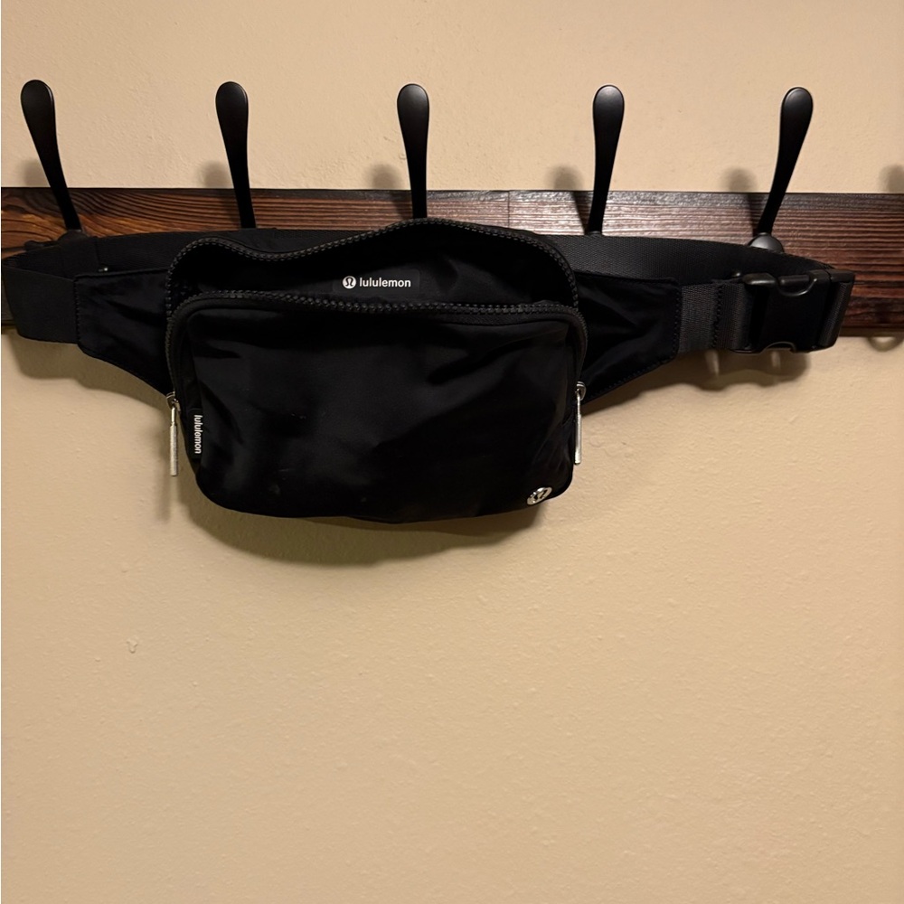 lululemon athletica Black Belt Bag 2L